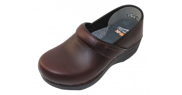 dansko xp 2.0 mens clog