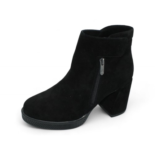 Lamour Des Pieds Women's Lanelle In Black Kid Suede