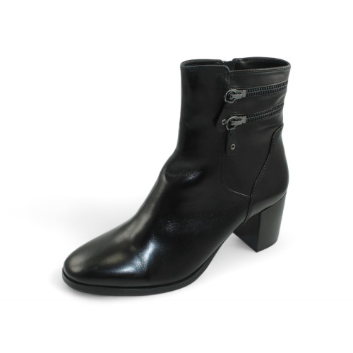 Regarde Le Ciel Women's Joan-13 In Black Delice Leather